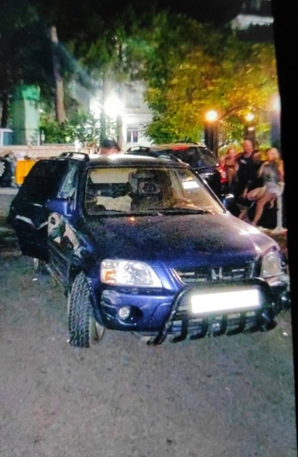 В Краснодарском крае мигранты подошли к молодым людям и стали требовать деньги
