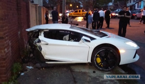 В Нью-Йорке Lamborghini Aventador разорвало попола