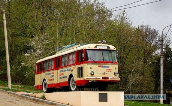 Автомобили на постаменте