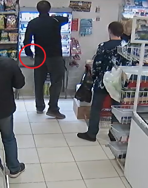 Водитель сделал замечание водителям, гоняющим по дворам