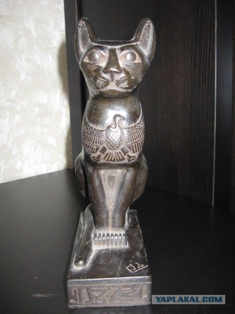 Керфус купить. Статуэтки из базальта египетские. Статуэтка из базальта с Египта. Египетская кошка статуя. Египетская кошка из камня.