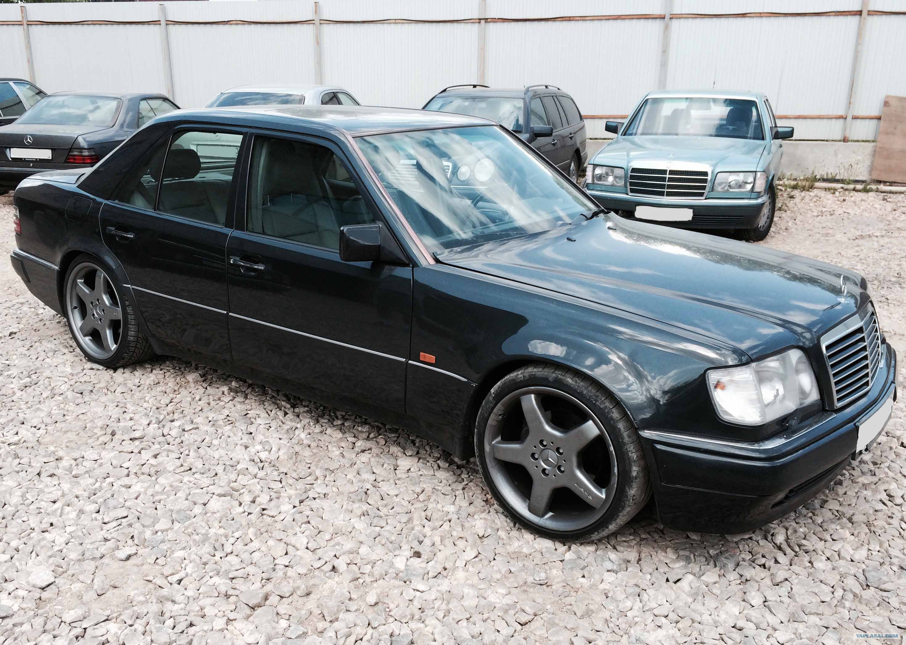 Купить мерседес 124 в москве. Mercedes w124 e500. Мерседес-Бенц w124 е500. Mercedes Benz w124 e500. Mercedes Benz w124 e200.