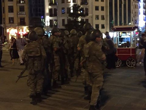В Анкаре стрельба и попытка военного переворота