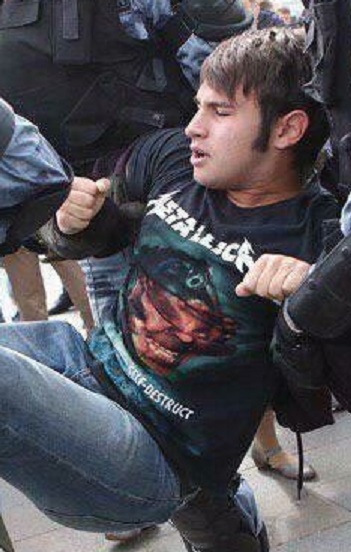 Полиция ищет росгвардейца, избившего подростка на митинге 3 августа до сотрясения мозга