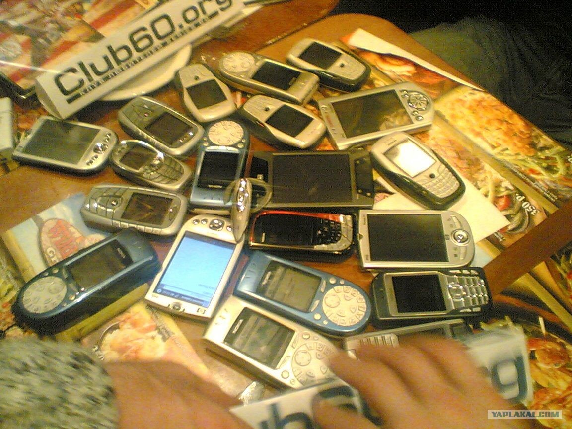 Картинки 15 телефона. Телефоны 15 лет назад. Телефоны 2004 года выпуска. Телефон 15 тысяч. Телефон для 15 лет.