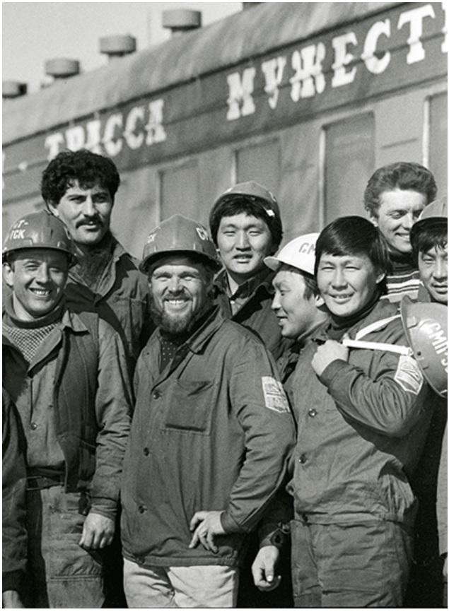 30 лет назад в СССР исчез комсомол. Как его уничтожили ложь и жажда наживы?