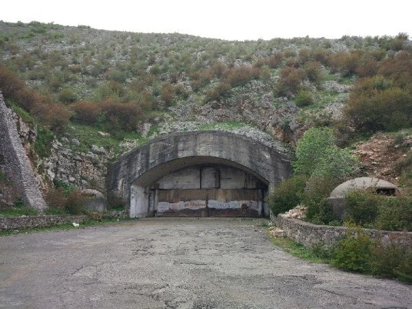 Подземная авиабаза Gjader в Албании