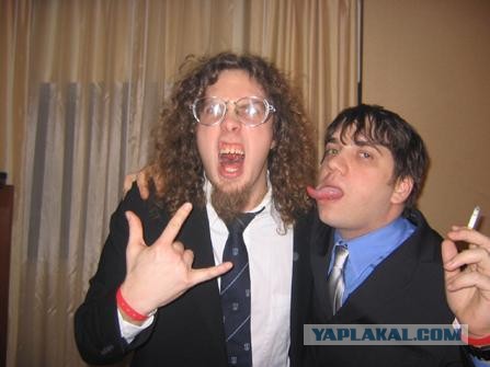 Bloodhound gang оскорбили флаг России