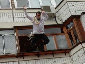В Киеве парень выпрыгнул с третьего этажа военкомата
