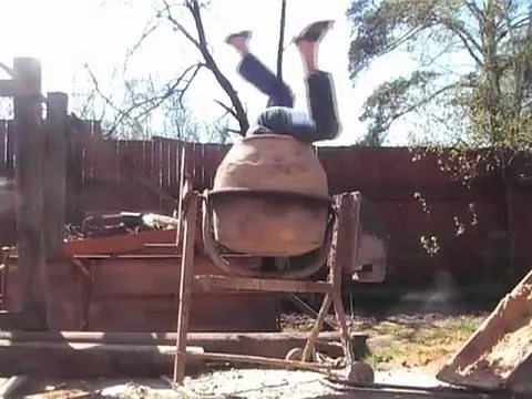 «Заботливые» родители перевозят ребенка
