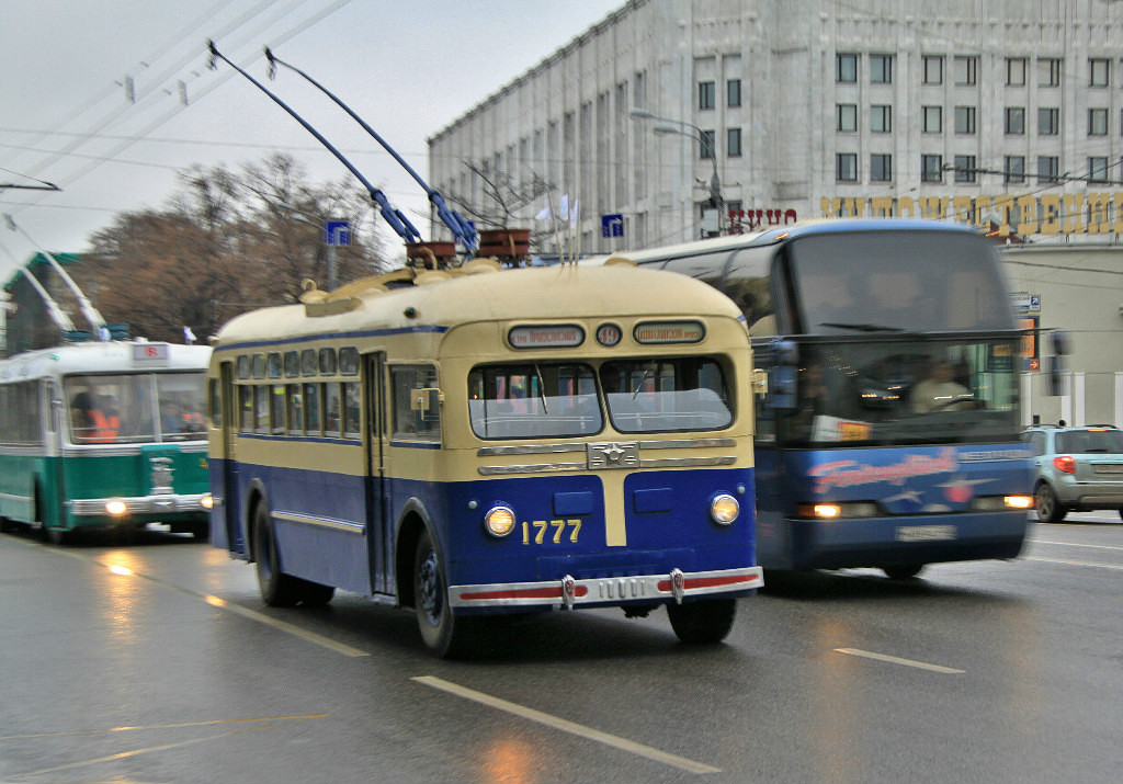 Синий троллейбус окуджава. Синий троллейбус ЗИУ Москва. ЗИУ 5 голубой. Московский троллейбус Окуджава. МТБ-82 троллейбус троллейбусы ЗИУ/Тролза.