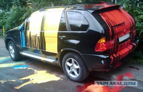 Bmw X5 превратили в радугу
