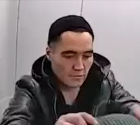Мир, лифт, шапка