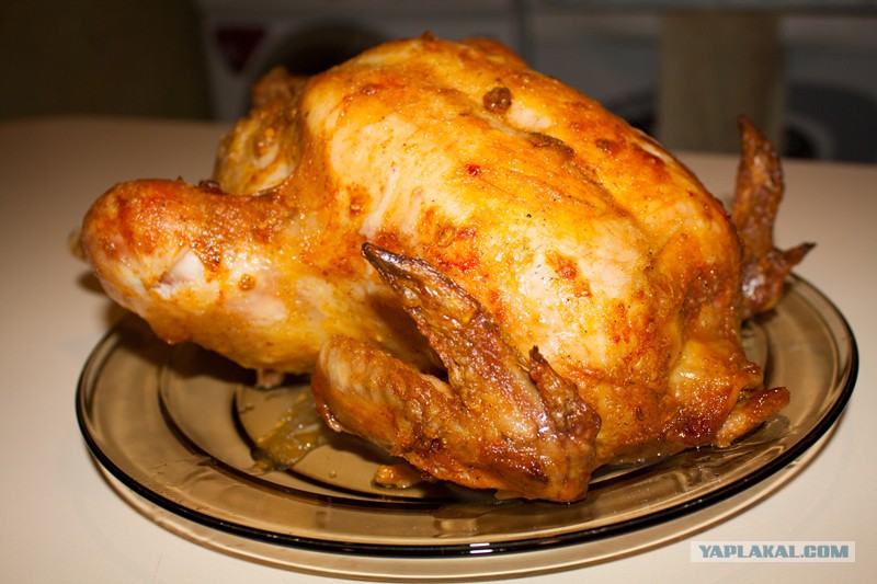 Цыпленок в духовке сколько времени. Курица с солью и перцем в духовке.