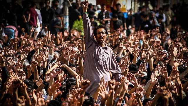 И с ЭТИМИ людьми надо ТОЛЕРАНТНОСТЬ проявлять? 18+