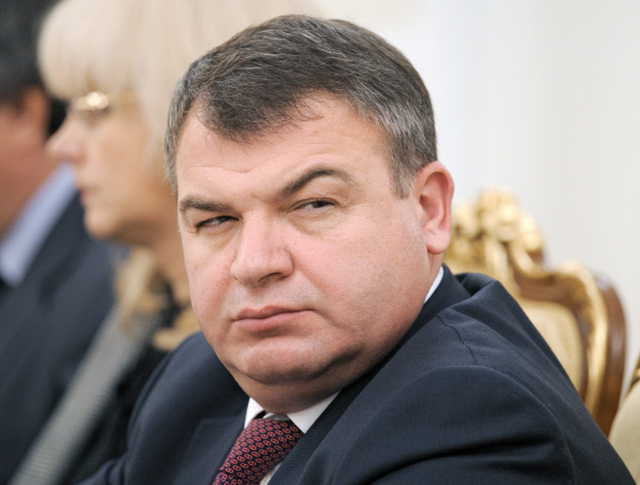 Автобус въехал в жилой дом в Перми