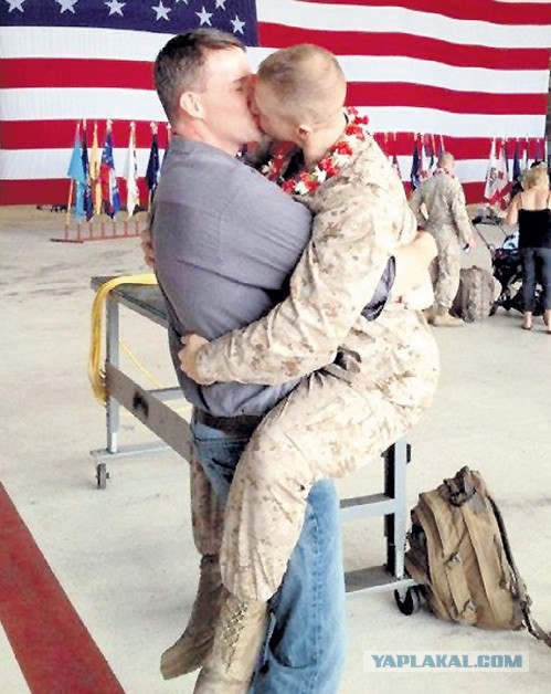 Главным оружием на параде 9 Мая стала путинская «армия в мини-юбках».
