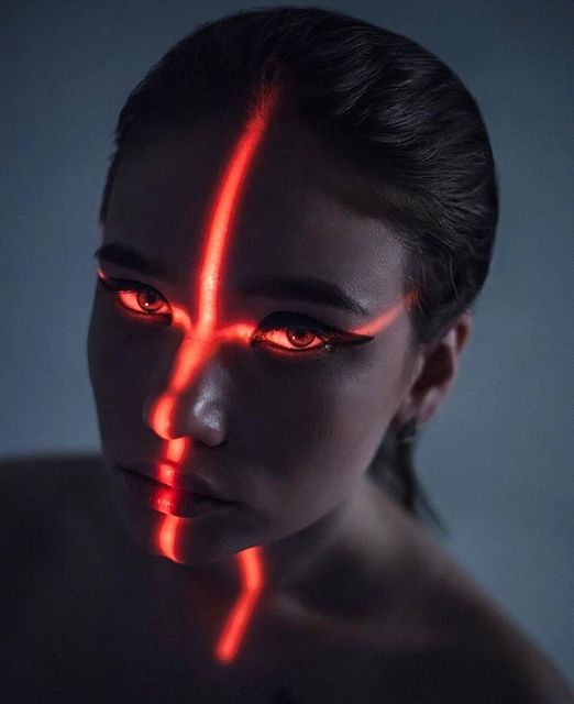 Красное на Чёрном "X" (Икс)