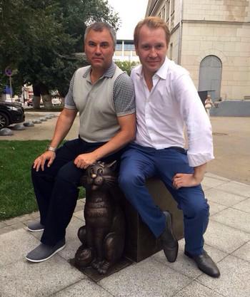 Не хотят жениться, заводят кошечек и живут
