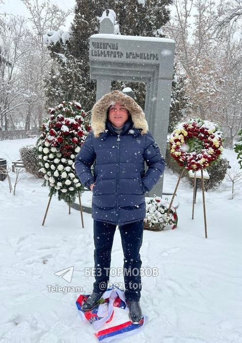Житель Армении осквернил памятник детям блокадного Ленинграда — по его мнению, этому военному преступлению якобы нет доказательств