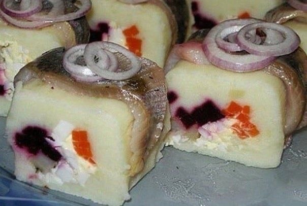 Новогодний фастфуд: шаурма с мандаринами и пицца оливье