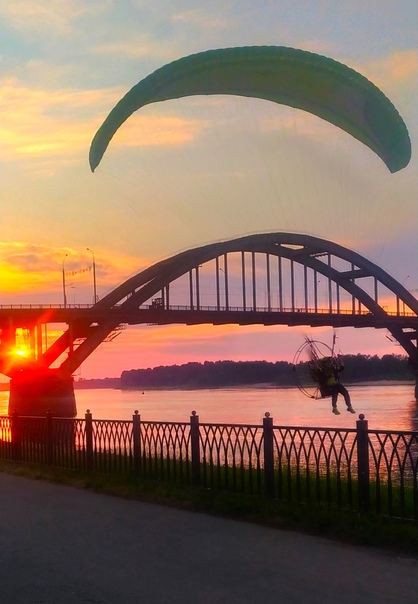 Жара, а многие женщины на улице в джинсах (лосинах), почему?