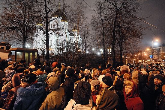 Кризис по-московски: трехдневная очередь за 18-тысячными кроссовками