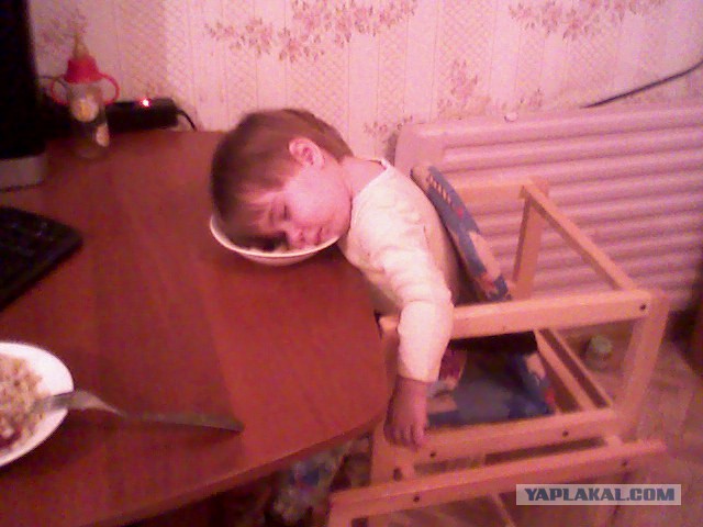 Маленькие дети не спят. Они просто лежат на подзарядке.