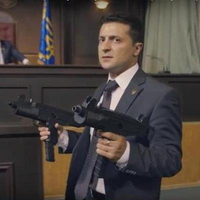 В центре Луцка неизвестный мужчина захватил автобус с заложниками