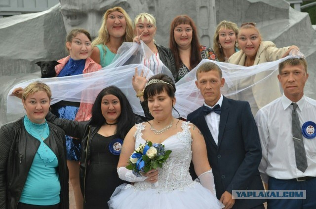 А обещал незабываемую фотосессию, шаромыжник