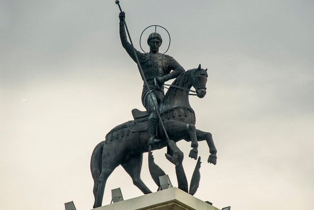 Весьма неоднозначный памятник десантникам
