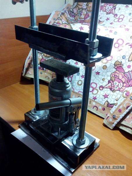 Поделка с ребенком 6 лет. Зимний дом