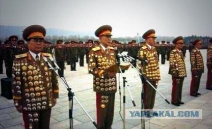 Солдат шьет - служба идет