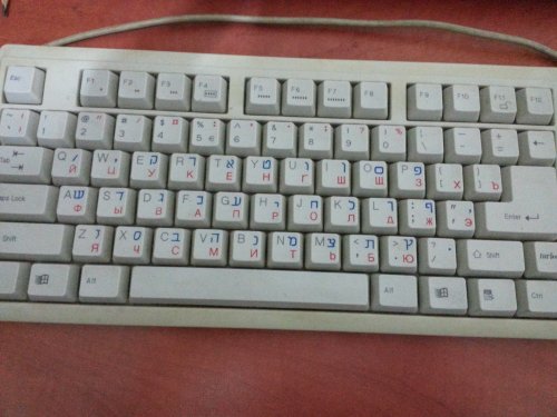 Еду я как-то в метро с ноутбуком, а надо мной стоит парень…