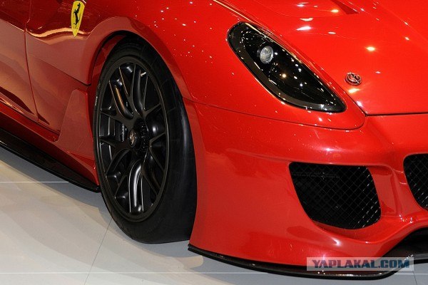 Новый Ferrari 599xx идет в мир