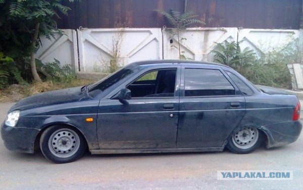 Собрание низких автомобилей Lowdaily Photomeet