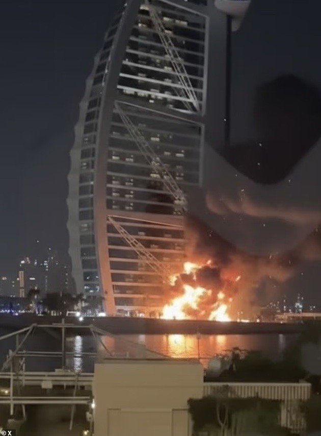 А вот и досталось паруснику