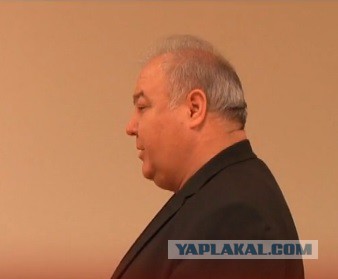 Экс-прокурор сбил женщину с ребенком и уехал.