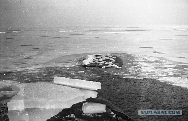 ТК-202 ломает арктический лёд