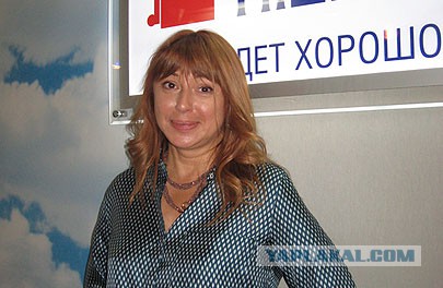 52-летняя  Алена Апина