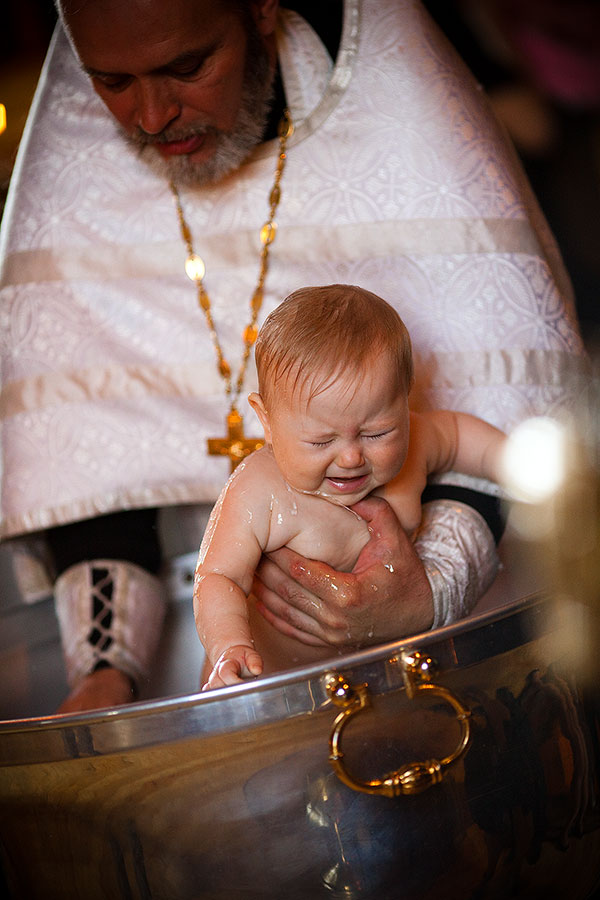 Крещение детей в проруби
