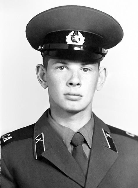 Гоша куценко в молодости. Глушко в молодости. Служить актером. Штефанко молодой. Служить актером.