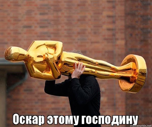 Огромная гусеница ест кота