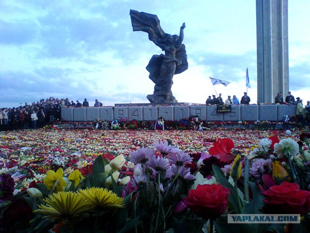 Латвия 2012: травля отмечающих 9 мая