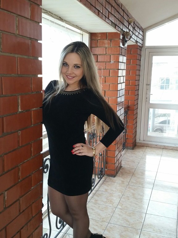 Девушки в маленьких чёрных платьях
