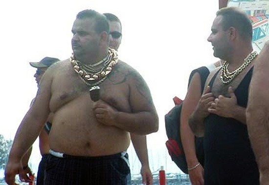 Производство золотых украшений.