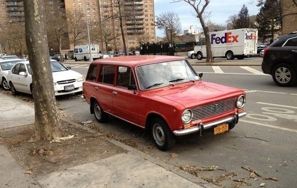 Старые автомобили на улицах Нью-Йорка 2