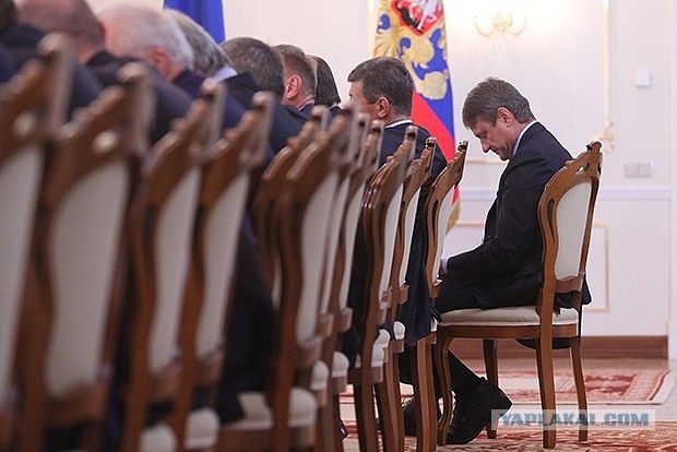 Губернатор Шанцев спит на заседании комитета Госду