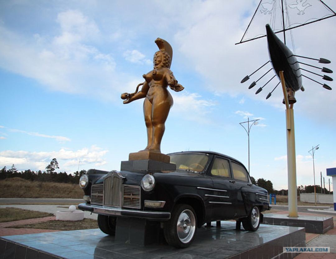 автомобиль в музее сальвадора дали в фигерасе. инсталляция сальвадора дали дождливое такси. дождливое такси. музей дали фигерас такси. дождливое такси.