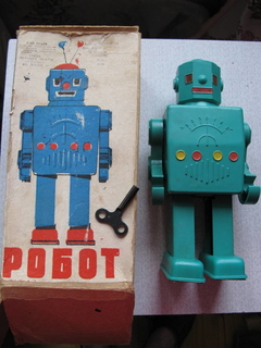 "В СССР делали только калоши?" А мы заглянули в заброшенный завод где делали роботов!